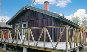  Meget hyggeligt feriehus med stor terrasse, hvorfra der er udsigt over sø. Adgang til båd