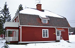 Rummeligt hus i Weiler, 200 m fra Vasaloppets ruteforløb. Bade- og fiskemulighed i Evertsbergssjön 5 km. Skilift Wäsabergen 20 km. ...