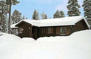  Flot, veludstyret hus ca. 200 m fra skiområdet Fjätervålen. Nær løjper og scooterveje. Gode fiskemuligheder i Fjäterälven både om sommeren og om vinteren. ...