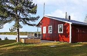 Hyggelig og veludstyret hytte med en fantastisk beliggenhed midt i vildmarken. Stor terrasse med en fantastisk udsigt. En fælles sauna kan lejes. ...