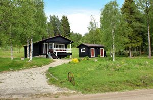 Moderne og hyggeligt feriehus med en skøn beliggenhed ved søen. Stor terrasse med panoramaudsigt over vandet. Smuk natur. Gode fiskemuligheder. ...
