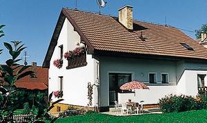 Pænt indrettet lejlighed med balkon og egen indgang. Nær Lipno-søen. Båd udlejes. Lejligheden ligger på 1. sal. Sauna mod gebyr. ...