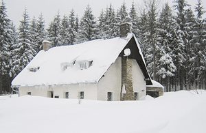  Moderniseret feriehus på en åben grund ved skoven i Isergebirge. Tæt ved skiområde. Indkøb: Jablonec Nad Nisou 3 km. ...