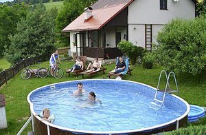 Feriehus med nye møbler og køkken. I bjergområde med udsigt over Isergebirge. Populært skiterræn i nærheden. ...