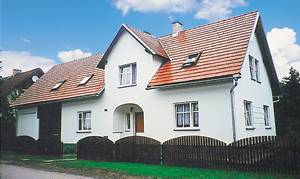 Nyindrettet lejlighed i stueetagen af et hus. Det ligger på en stor grund med grill ved skoven i nærheden af skicentrene Janske Lazne og Pec Pod Snezkou. TBG573 ligger på 1. sal. ...