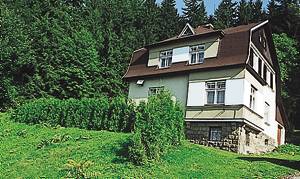  Hus på åben naturgrund ved skov og 1500 m til friluftsbad. Gode skimuligheder (snekæder nødvendigt), pragtfulde cykelstier. TBG720 100 m. Ekskl. gas. ...