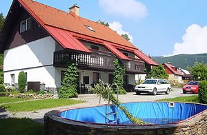Ferielejlighed i stueetagen i skisportsstedet Rokytnice n. Jizerou, med mange sportslige aktiviteter hele året. TBG824 i samme hus. Brug af swimming pool, vaskemaskine er fælles. ...