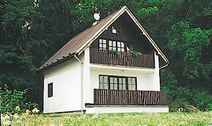 Tæt ved skoven og en dam ligger dette feriehus. I området findes der mange slotte som kan besøges. Byen Ceske Budejouvice 20 km. ...