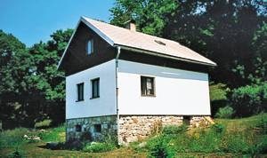 Dejligt hus på åben naturgrund i Erzgebirges bakkede terræn i roligt område med bjergudsigt. Karlsbad 20 km. ...