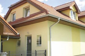  Halvt dobbelthus i nærheden af dæmningen ved Nitrianske Rudno. Den charmerende by Bojnice med et slot og den zoologiske have ligger blot 15 minutter i bil fra huset. ...