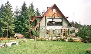  Feriehus på åben grund i fredelige omgivelser i Tatra Nationalpark ('Lave Tatra-bjerge') med afmærkede cykel- og vandrestier og langrendsareal. Stejl trappe. ...