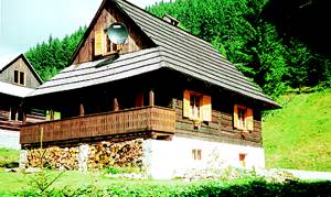 Dette dejlige og velindrettede bjerghus ligger i et roligt område med skønne cykelstier. Billard (mod depositum) i underetagen. Thermalbad 35 km. ...