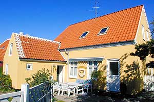 Apartment. Built in 1890. Renovated in 2004. The house is heated by electricity. 1 bathroom with shower. 1 toilet. At least one bathroom with heated floor. Dish washer. Oven/minioven. Stereo set. CD.  ...