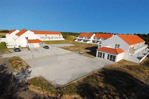 Apartment. Built in 1987. Renovated in 2007. The house is heated by oil. 1 bathroom with shower. 1 toilet. At least one bathroom with heated floor. Dish washer. Oven/minioven. Stereo set. Communal aer ...