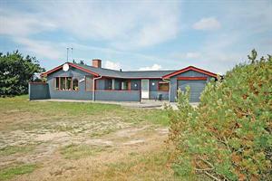 Feriehus. Renovert i 1985. Boligen er oppvarmet med strøm. 1 baderom med dusj. 1 toalet. Minst et baderom med gulvvarme. Mikrobølgeovn. Oppvaskmaskin. Steke-/miniovn. Kamin. Stereoanlegg. CD. Digita ...