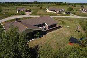 Auf einem großen Naturgrundstück liegt dieses herrliche Ferienhaus aus Stein. Das Haus ist 1992 gebaut und 2003 modernisiert und enthält u. a. Swimmingpool und Whirlpool. Zum Haus gehört offene Te ...