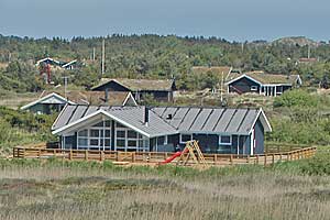 Holiday home. Built in 2006. Situated on a 2500 qm site. The house is heated by electricity. 2 bathrooms with shower. 2 toilets. At least one bathroom with heated floor. Freezer. Microwave oven. Dish  ...