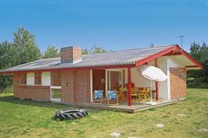 Feriehus. Bygget i 1982. Beliggende på en 1200 m2 tomt. Boligen er oppvarmet med strøm. 1 baderom med dusj. 1 toalet. Minst et baderom med gulvvarme. Fryseboks. Oppvaskmaskin. Peis. Stereoanlegg. CD ...