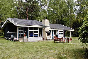 Holiday home. Built in 1995. Situated on a 2500 qm site. The house is heated by electricity. 2 bathrooms with shower. 2 toilets. At least one bathroom with heated floor. Microwave oven. Dish washer. O ...