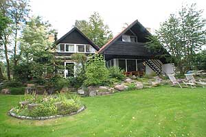 Holiday home. Built in 1976. Situated on a 2500 qm site. The house is heated by electricity. 1 bathroom with shower. 1 toilet. Microwave oven. Dish washer. Oven/minioven. Woodburning stove. Analog sat ...