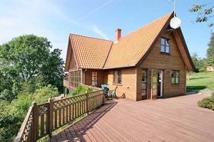 Holiday home. Built in 2002. Situated on a 1200 qm site. Sea view from house and site. The house is heated by electricity. 1 bathroom with shower. 2 toilets. At least one bathroom with heated floor. F ...