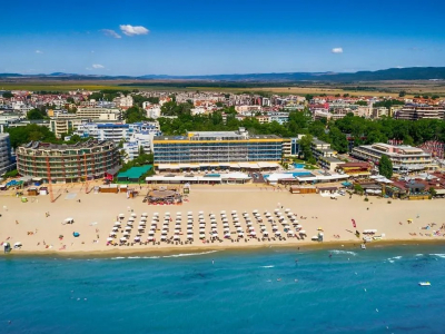 Stranden med hotel Glarus Beach i midten - 1779