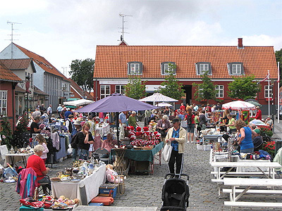 Markedsdag i Aakirkeby på Bornholm. - 388