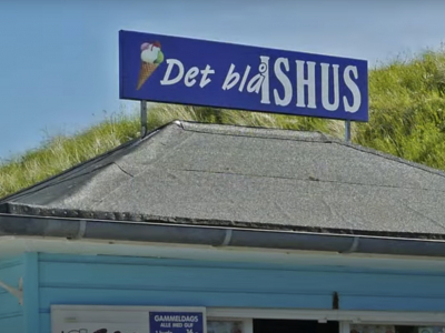 Det populære blå ishus ved stranden - 593